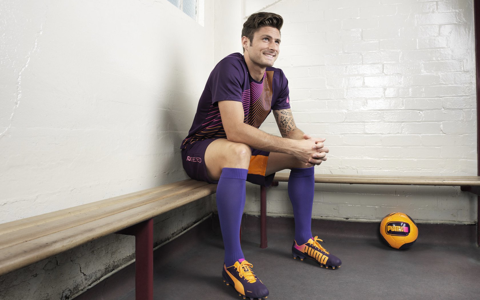 VAR再成焦点，曼城点球判罚撕裂英超共识，技术正义何去何从？曼城点球争议撕裂英超共识，VAR技术正义走向何方？